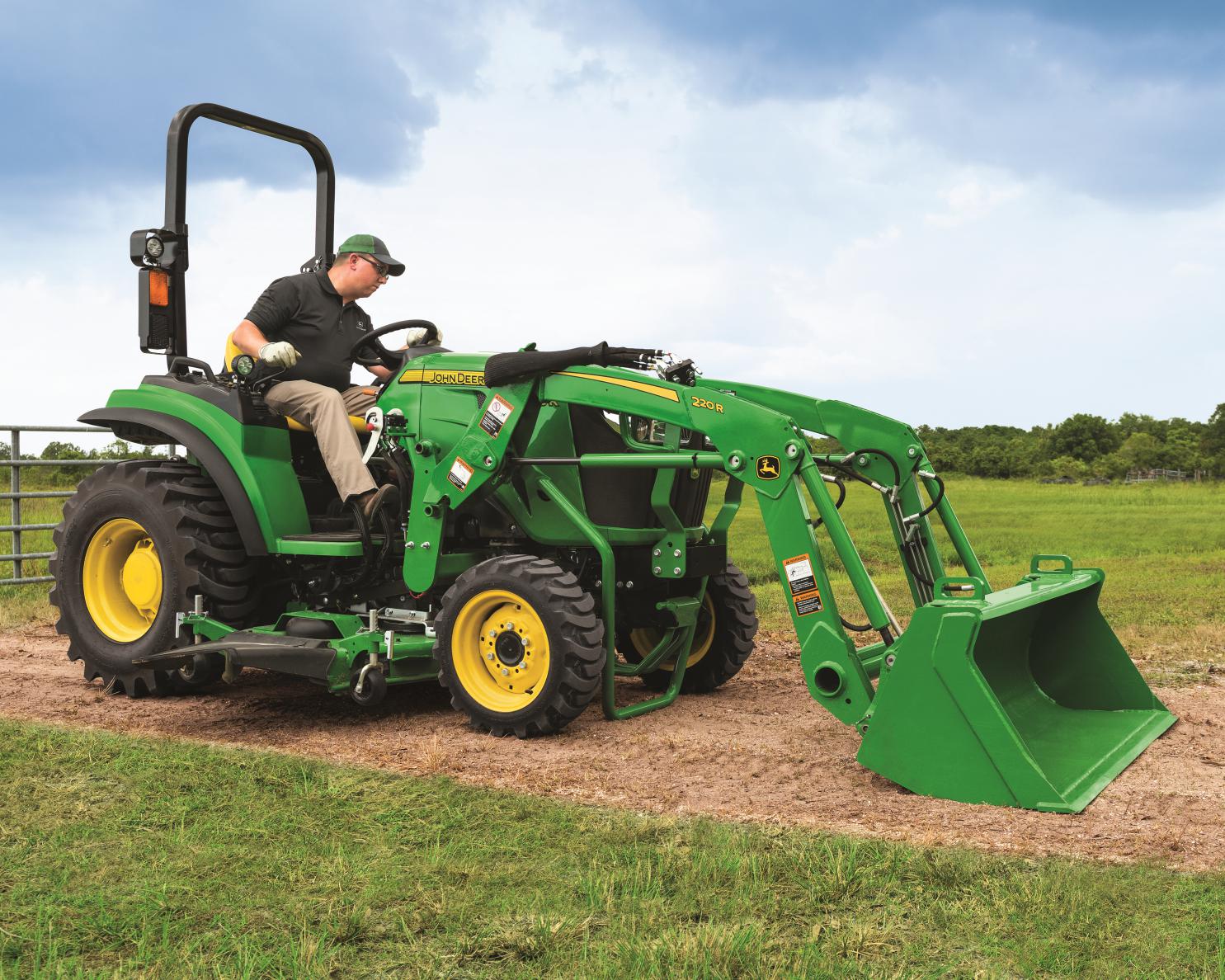 2021 John Deere 2032R Tractor w/ 220R Loader & 60in Autoconnect Deck